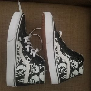 SOLD NWOT womens size 9 high top skull Van's